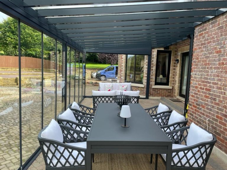 Pigato veranda over a dining area