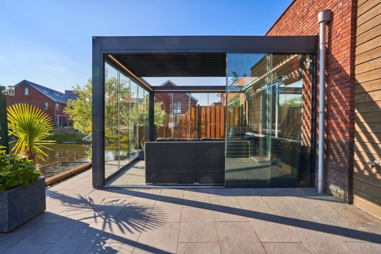 Pinela Retractable roof with glass sides at a brick house
