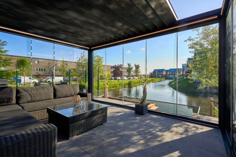 Seating under a Pinela Retractable roof