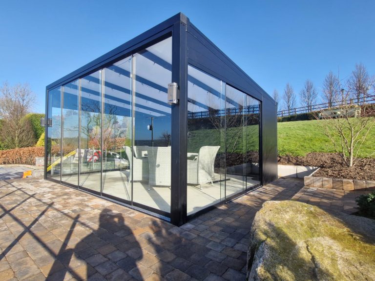 Freestanding Ribolla veranda with glass sides